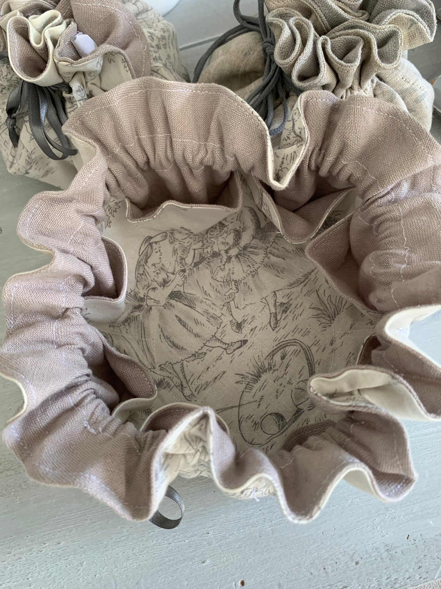 Aumônière en Tissu Toile de Jouy ou Tissu Anglais Fleuri