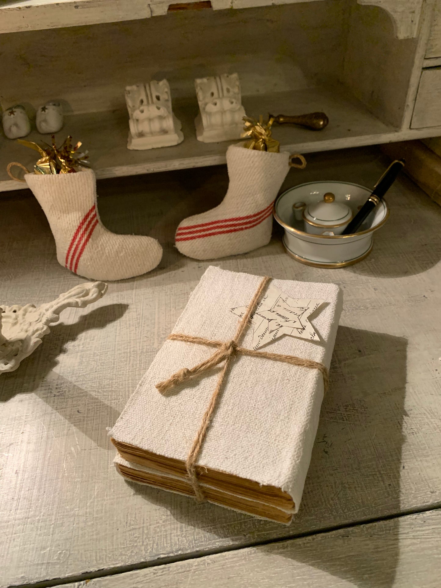 Petites Bottes de Noël en Chanvre Ancien