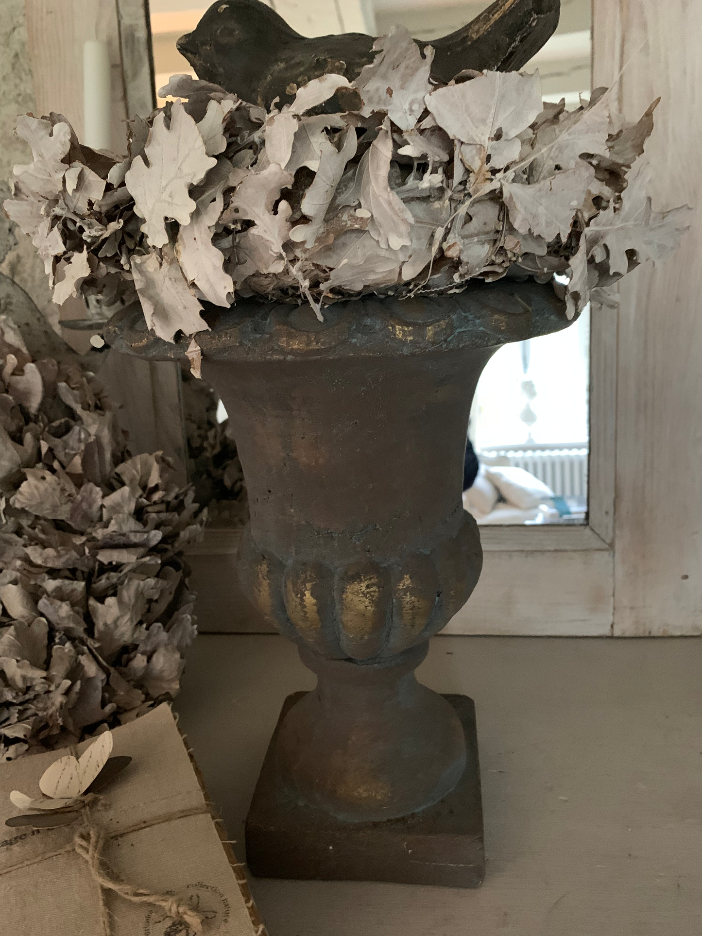 Vase Médicis en Terre Cuite – Patine Vert de Gris / Or