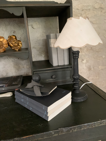 Ancien Bureau à Patine Noire
