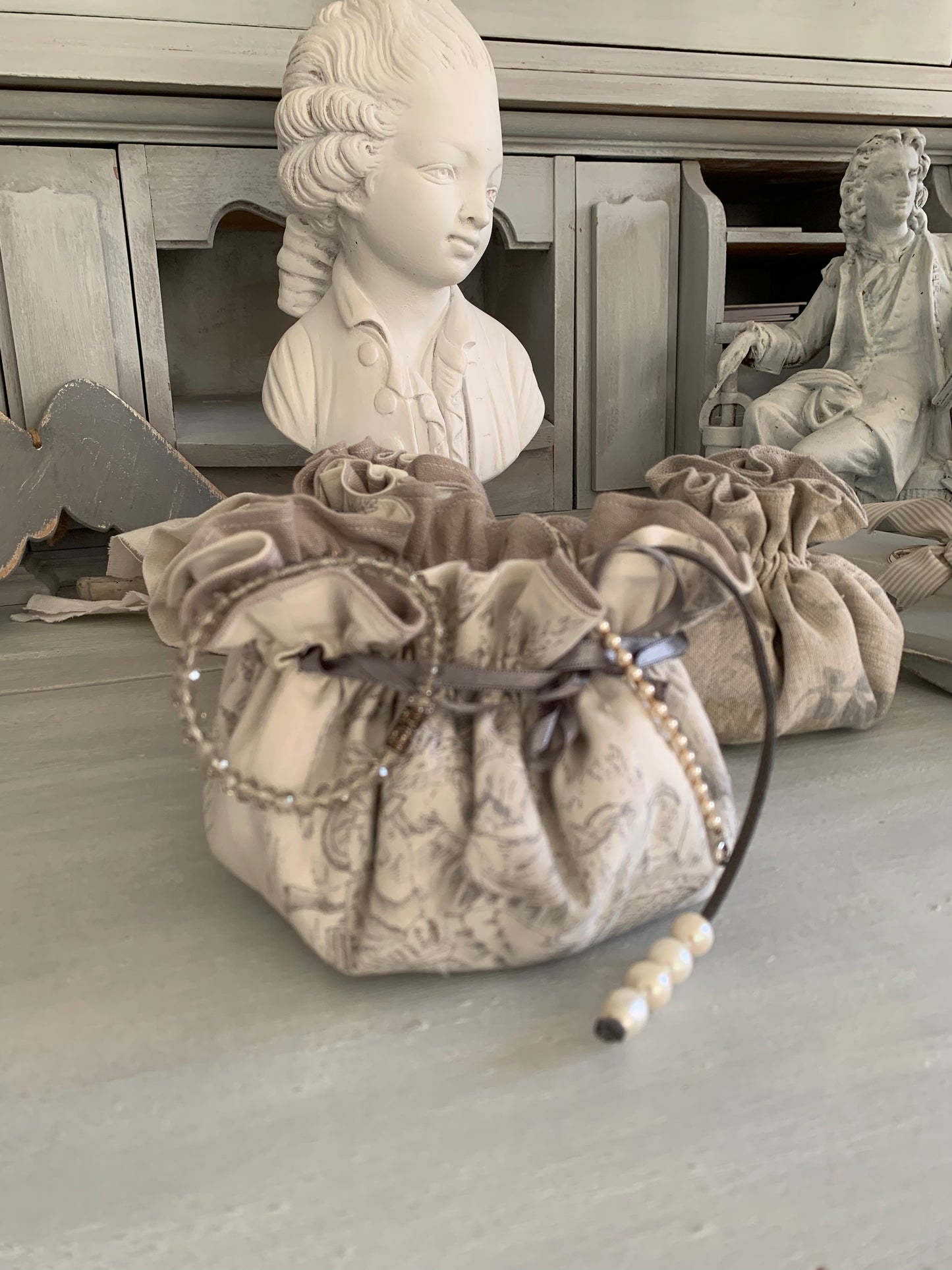 Aumônière en Tissu Toile de Jouy ou Tissu Anglais Fleuri