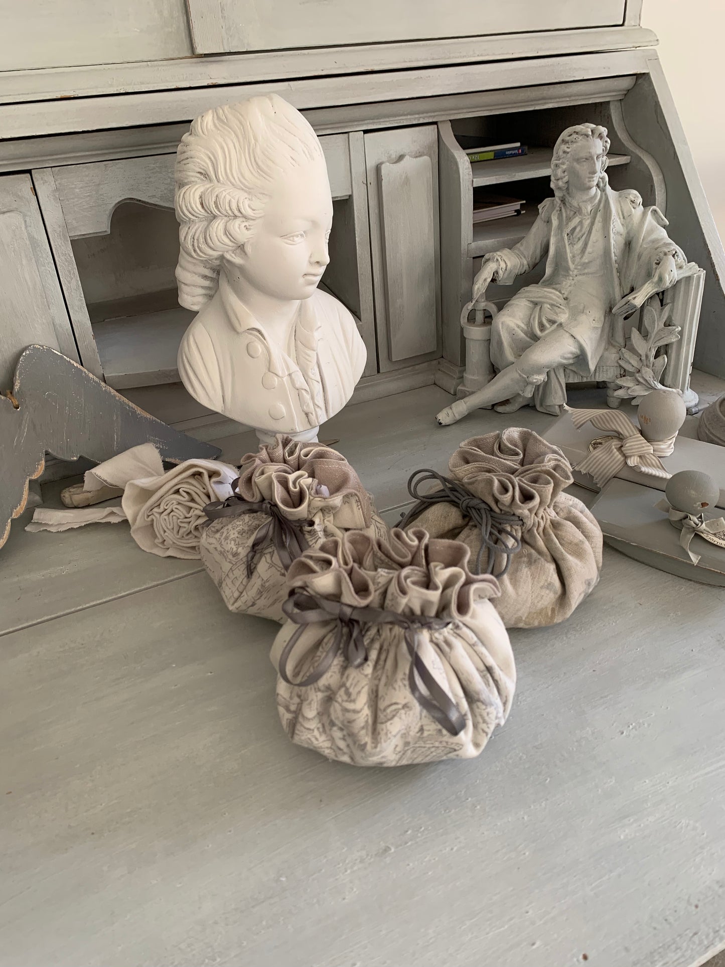 Aumônière en Tissu Toile de Jouy ou Tissu Anglais Fleuri