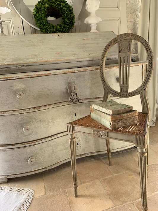 Ancienne petite chaise Louis XVI