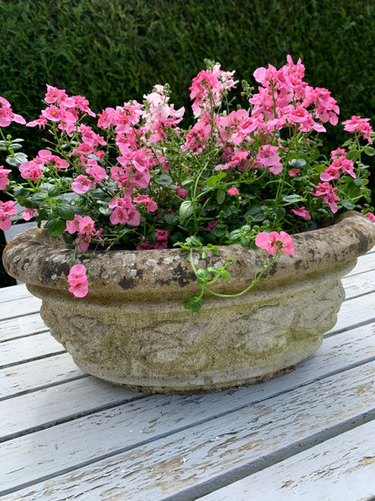 Jardinière en pierre — ovale, guirlande de fleurs
