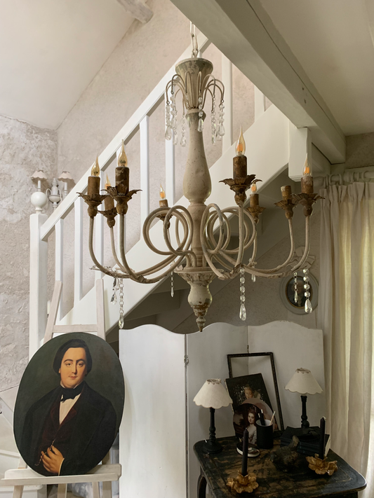 Lustre à 8 branches — bois patiné & métal doré