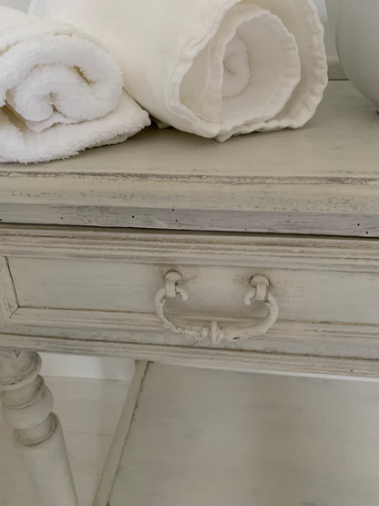 Table de toilette avec patine blanc grisé