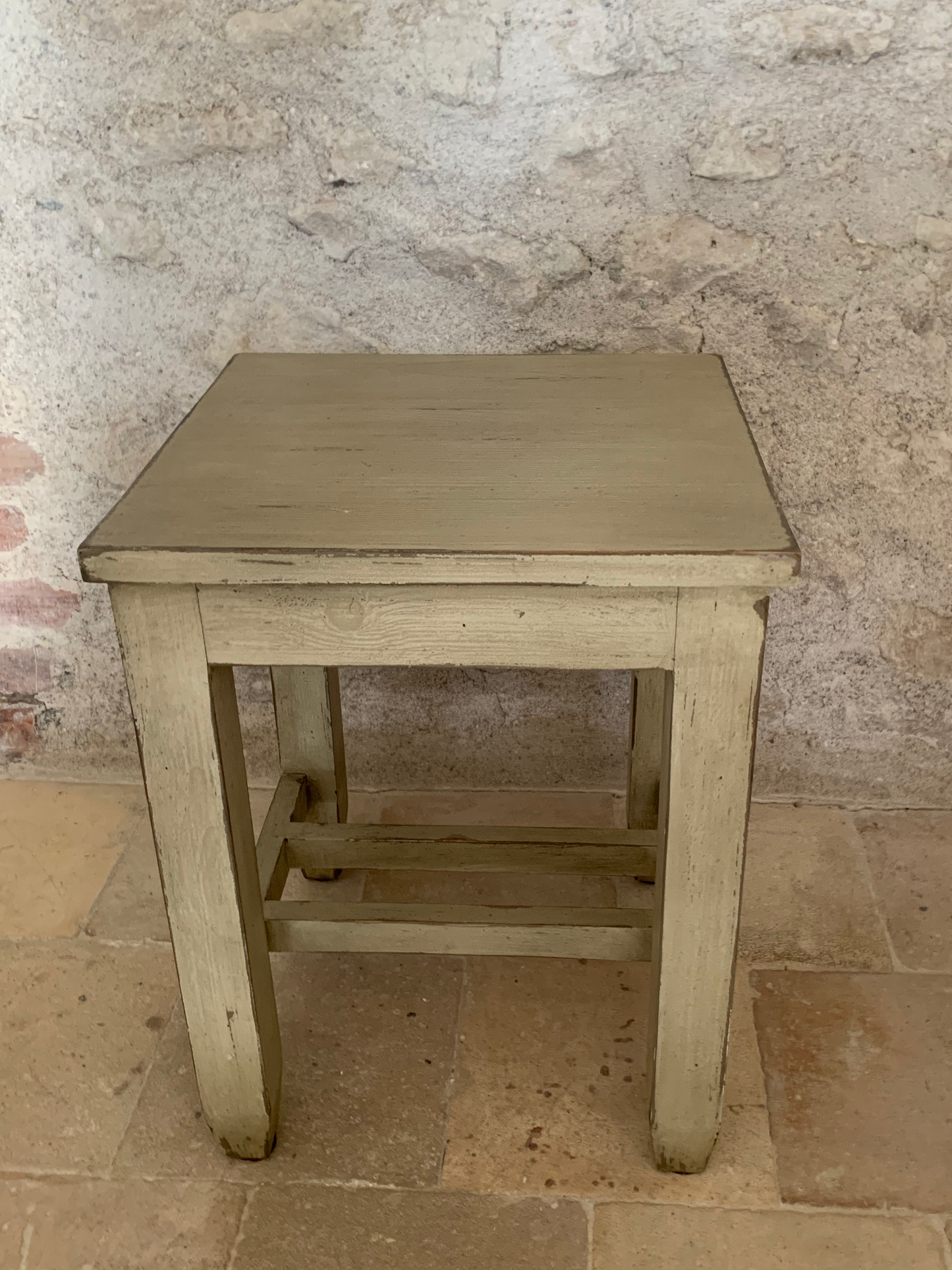 Tabouret en Bois Massif à Patine Artisanale